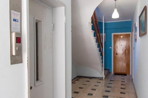 Lavish & Spacious Apt With Stunning Seaview, 10 Min Ath Airport Artemida  Bagian luar foto