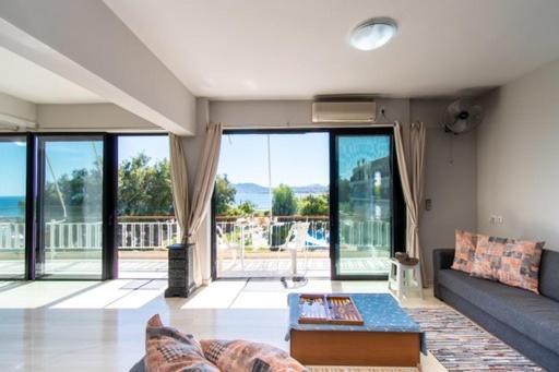 Lavish & Spacious Apt With Stunning Seaview, 10 Min Ath Airport Artemida  Bagian luar foto
