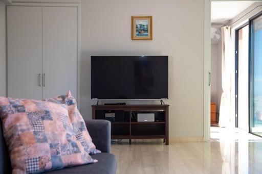 Lavish & Spacious Apt With Stunning Seaview, 10 Min Ath Airport Artemida  Bagian luar foto